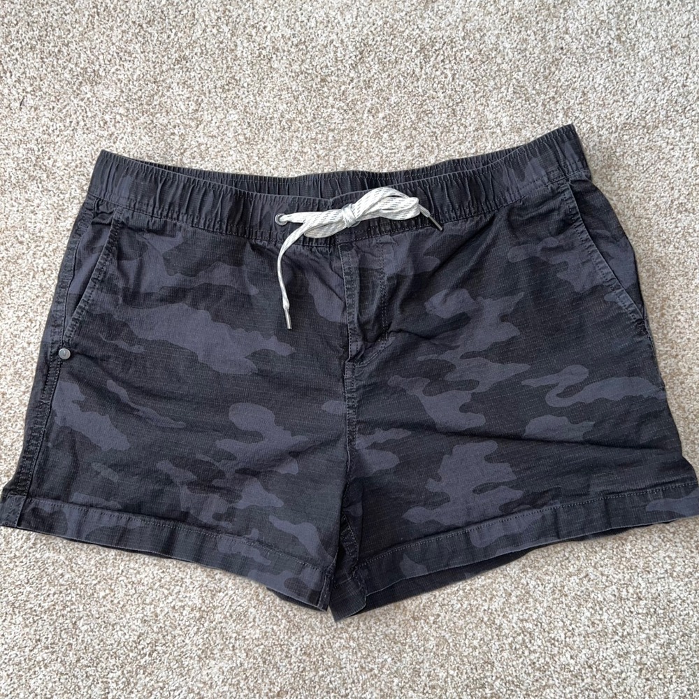Vuori Camo‎ RipStop Shorts Hiking Outdoor Drawstring Waist Size Large Women's